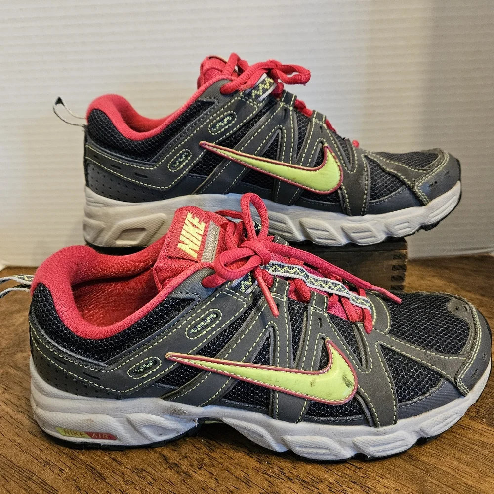 Nike Trail Alvord Size 8 Women's Gray and Pink Athletic Shoes - Picture 3 of 12